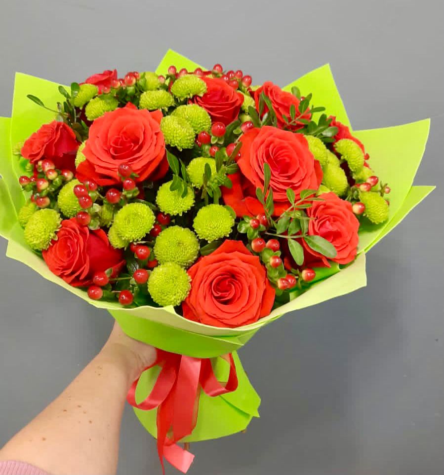 Букет цветов из: Хризантемы и Розы в Каспийске