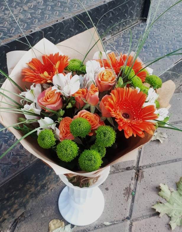 Букет цветов из: Герберы, Хризантемы, Альстромерии и Розы в Каспийске