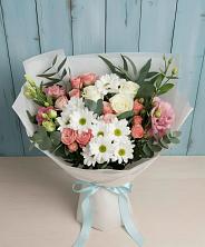 Букет цветов из:  Розы, Лизиантусы и Хризантемы в Каспийске