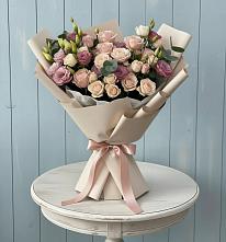 Букет цветов из:  Розы и Лизиантусы в Каспийске