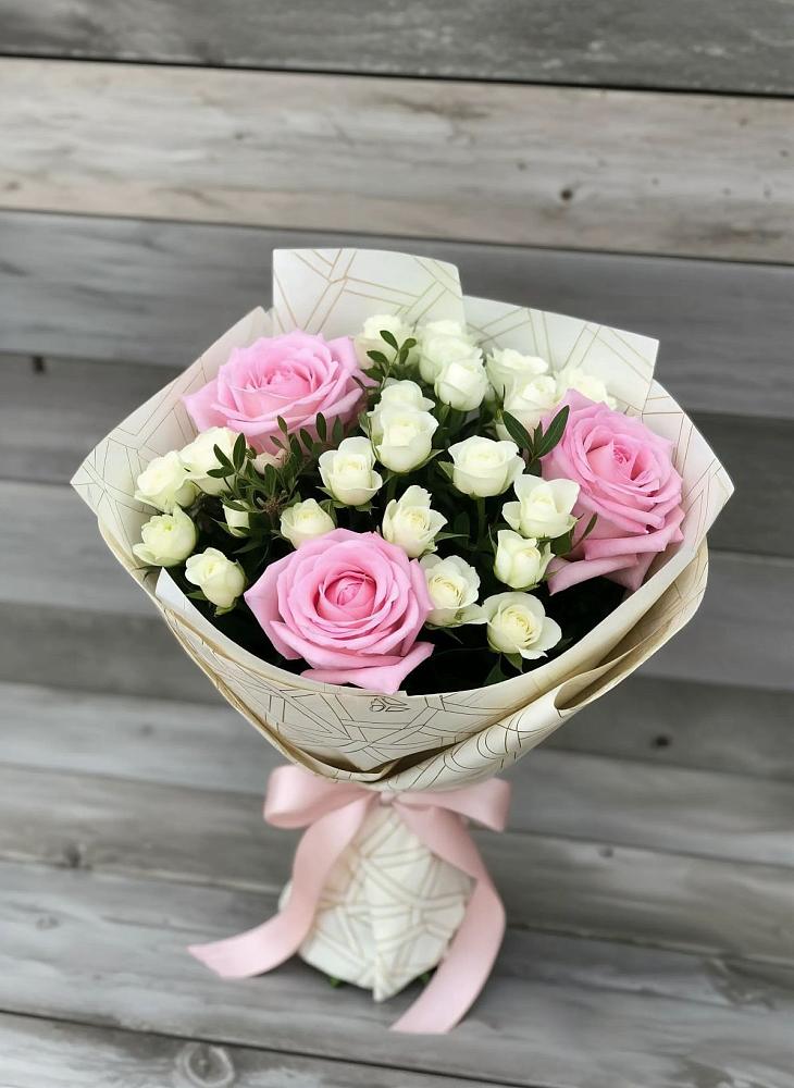 Букет цветов из: Розы в Каспийске
