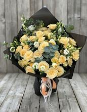 Букет цветов из:  Розы и Лизиантусы в Каспийске