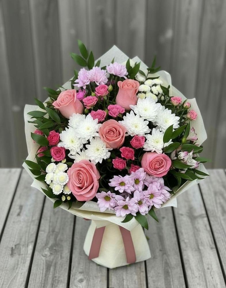 Букет цветов из: Альстромерии, Гвоздики, Розы и Хризантемы в Каспийске