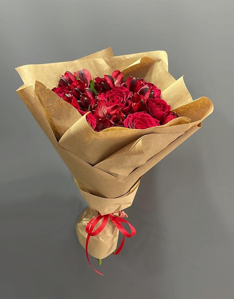 Букет цветов из: Альстромерии и Розы в Каспийске