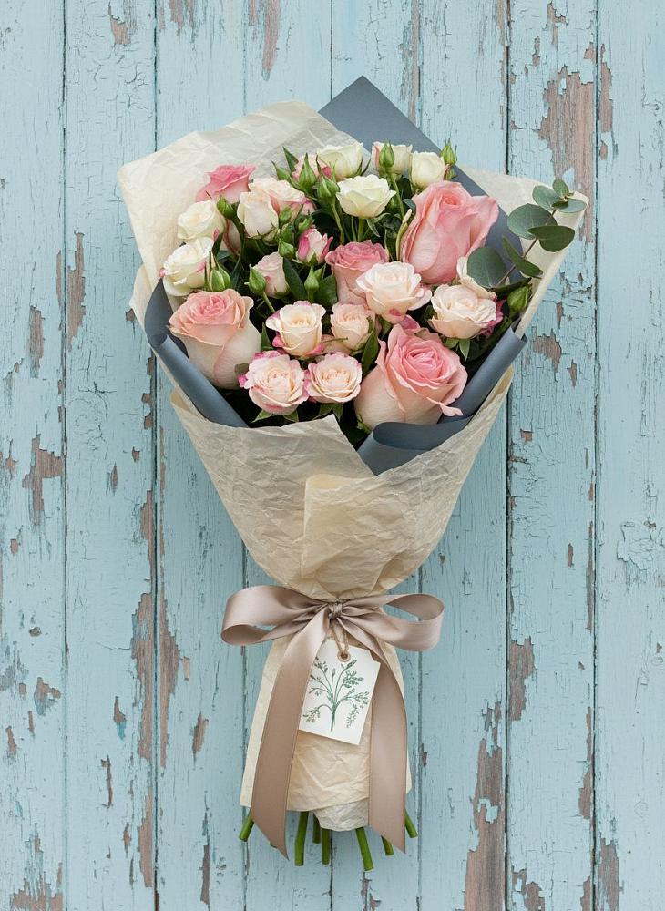 Букет цветов из: Розы в Каспийске