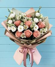 Букет цветов из:  Розы, Альстромерии и Лизиантусы в Каспийске