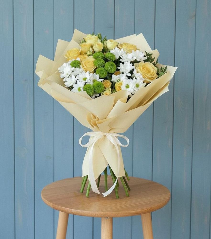 Букет цветов из: Хризантемы и Розы в Каспийске