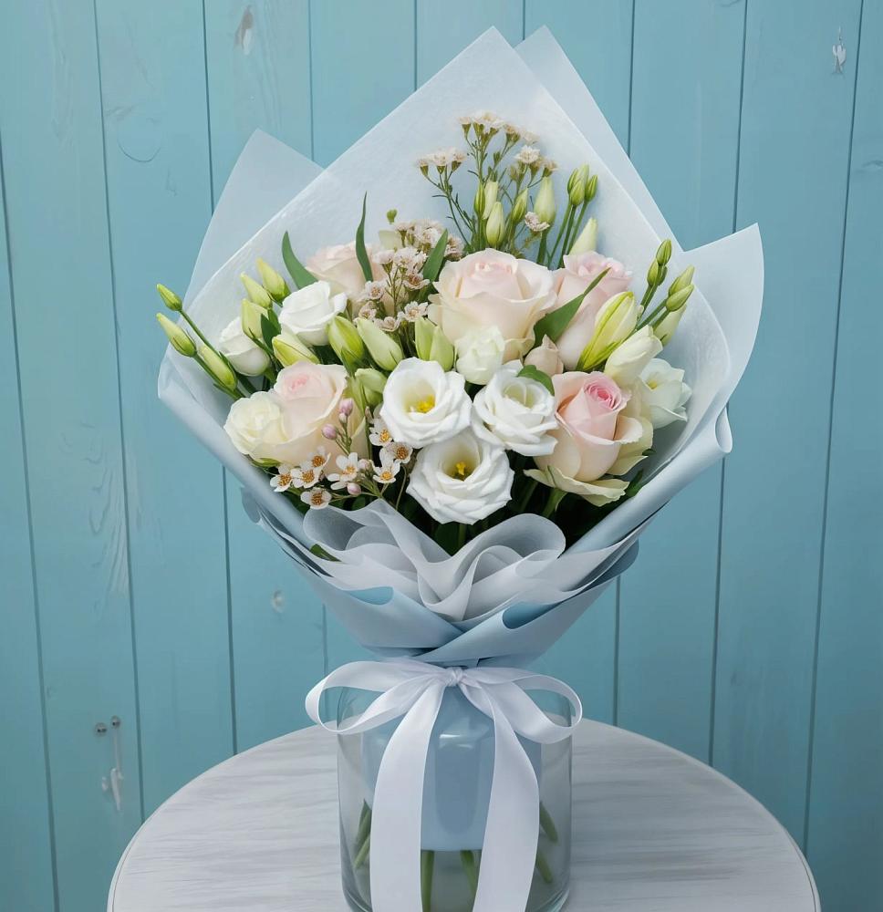 Букет цветов из: Розы и Лизиантусы в Каспийске