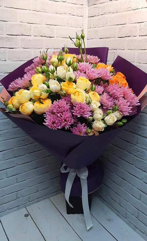 Букет цветов из: Хризантемы и Розы в Каспийске