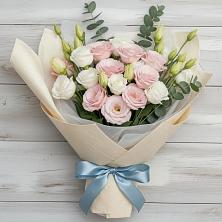 Букет цветов из:  Лизиантусы в Каспийске