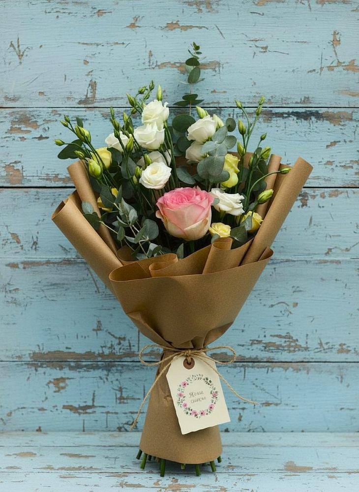 Букет цветов из: Розы и Лизиантусы в Каспийске