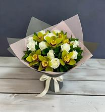 Букет цветов из:  Орхидеи и Розы в Каспийске