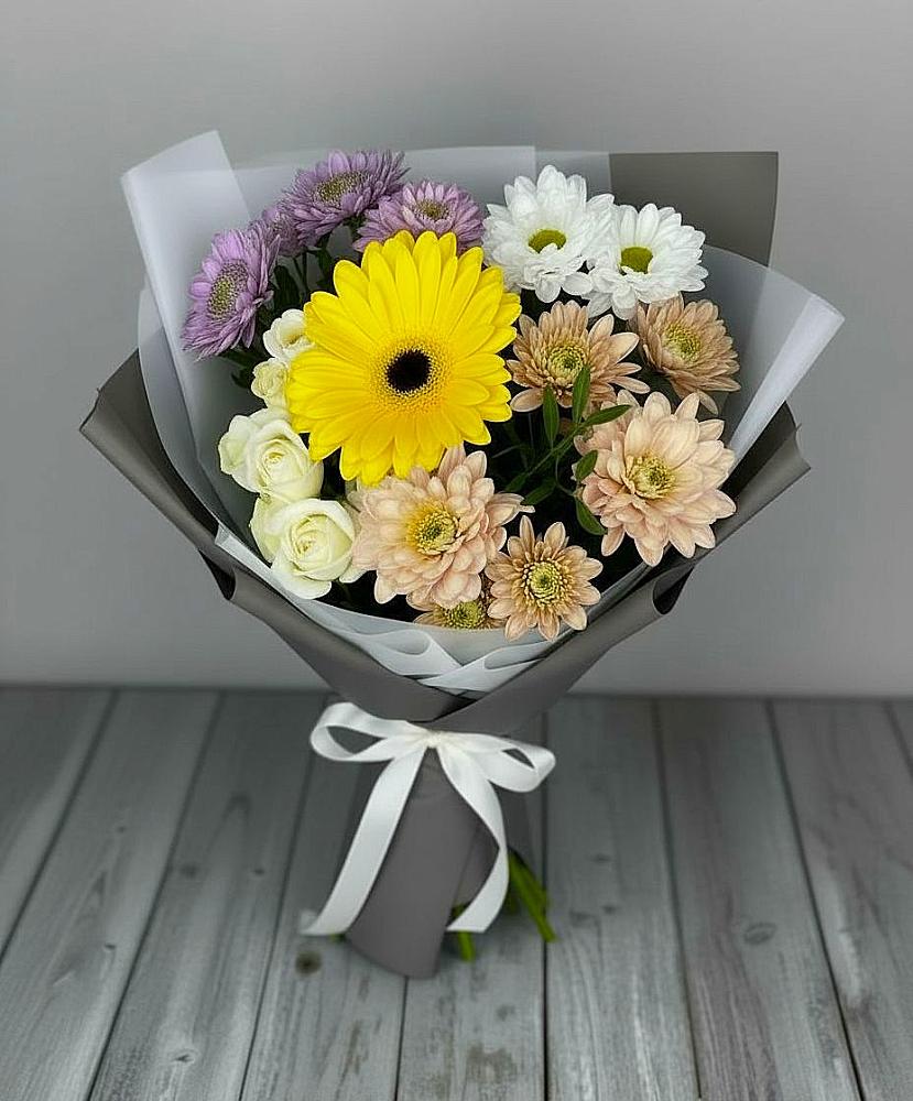 Букет цветов из: Розы, Герберы и Хризантемы в Каспийске