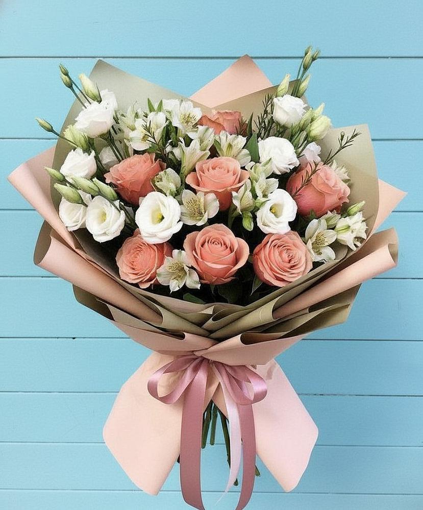 Букет цветов из: Розы, Альстромерии и Лизиантусы в Каспийске