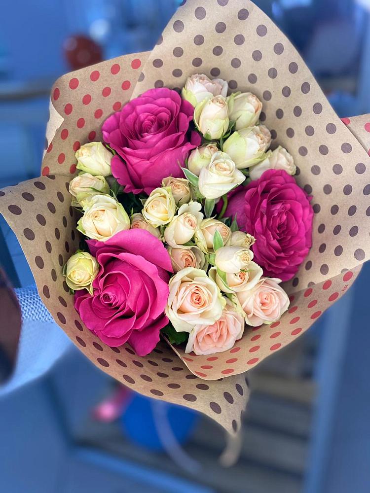 Букет цветов из: Розы в Каспийске