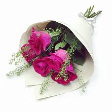 Букет цветов из:  Розы в Каспийске