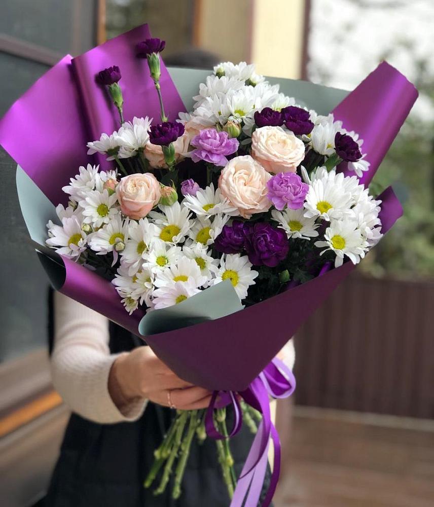 Букет цветов из: Хризантемы, Гвоздики и Розы в Каспийске