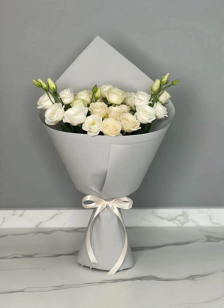 Букет цветов из: Розы и Лизиантусы в Каспийске