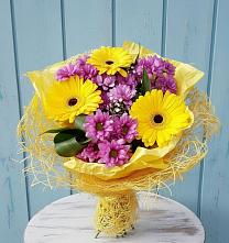 Букет цветов из:  Хризантемы и Герберы в Каспийске