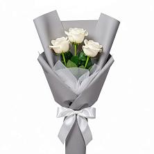 Букет 3 белые розы в Каспийске