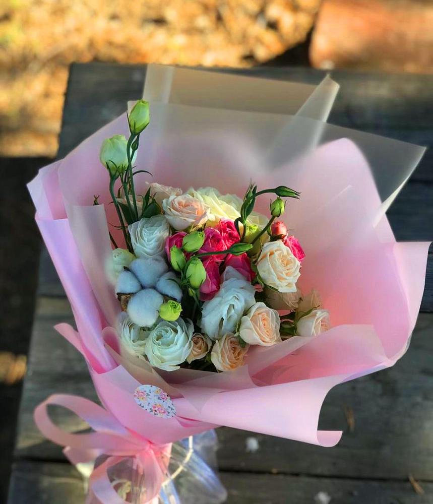 Букет цветов из: Розы и Лизиантусы в Каспийске