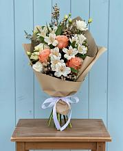 Букет цветов из:  Альстромерии, Лизиантусы, Розы и Хризантемы в Каспийске