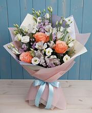 Букет цветов из:  Лизиантусы, Розы, Альстромерии и Гипсофила в Каспийске