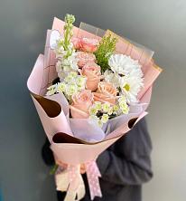 Букет цветов из:  Хризантемы и Розы в Каспийске