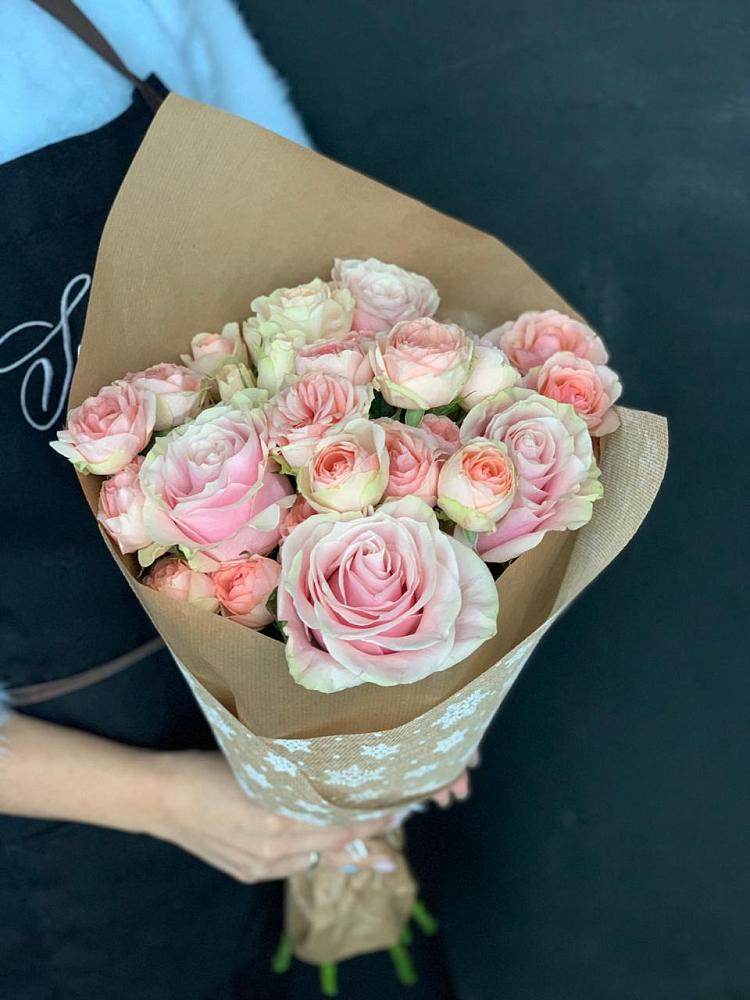 Букет цветов из: Хризантемы и Розы в Каспийске