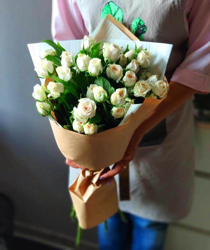 Букет цветов из: Розы в Каспийске