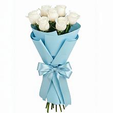 Букет 7 белых роз Проуд в Каспийске