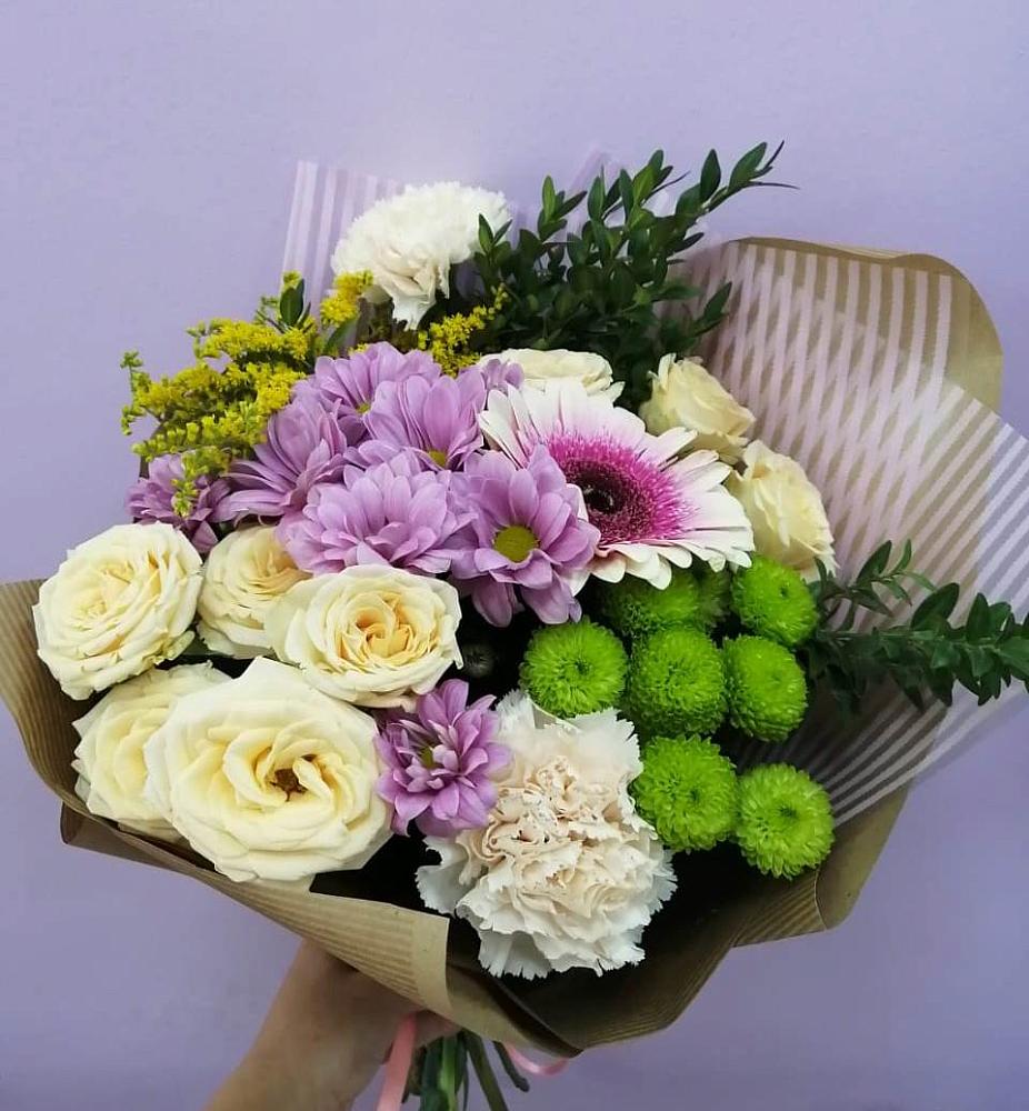 Букет цветов из: Хризантемы, Розы, Гвоздики и Герберы в Каспийске