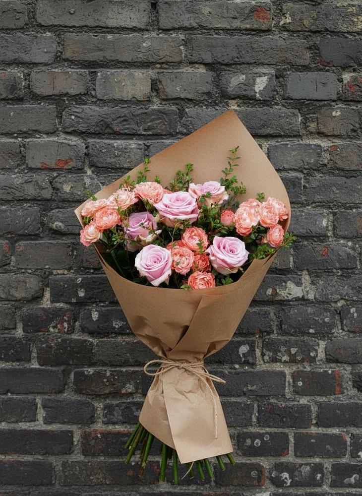 Букет цветов из: Розы в Каспийске