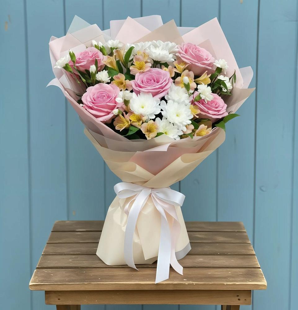 Букет цветов из: Гвоздики, Орхидеи и Розы в Каспийске