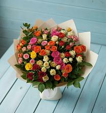 Букет Микс из разноцветных кустовых роз в Каспийске