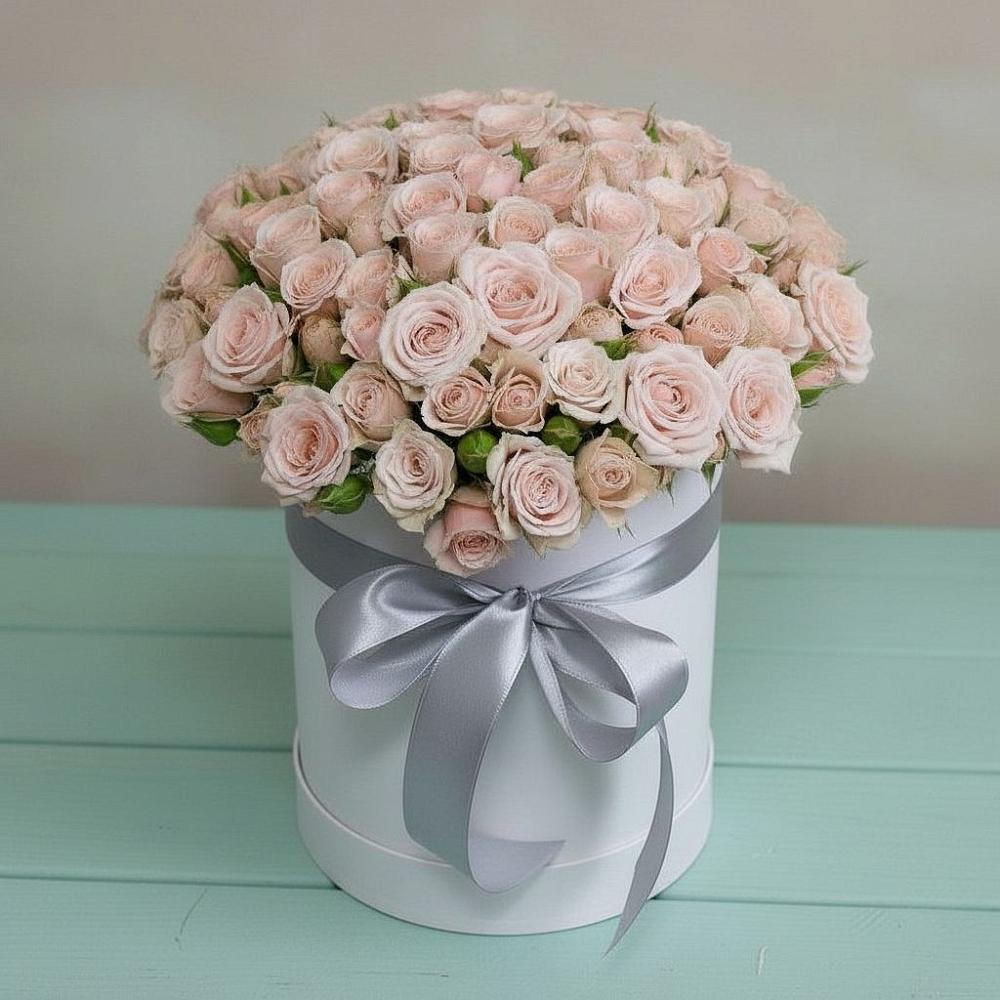 Цветочная композиция из Розы в шляпной коробке в Каспийске